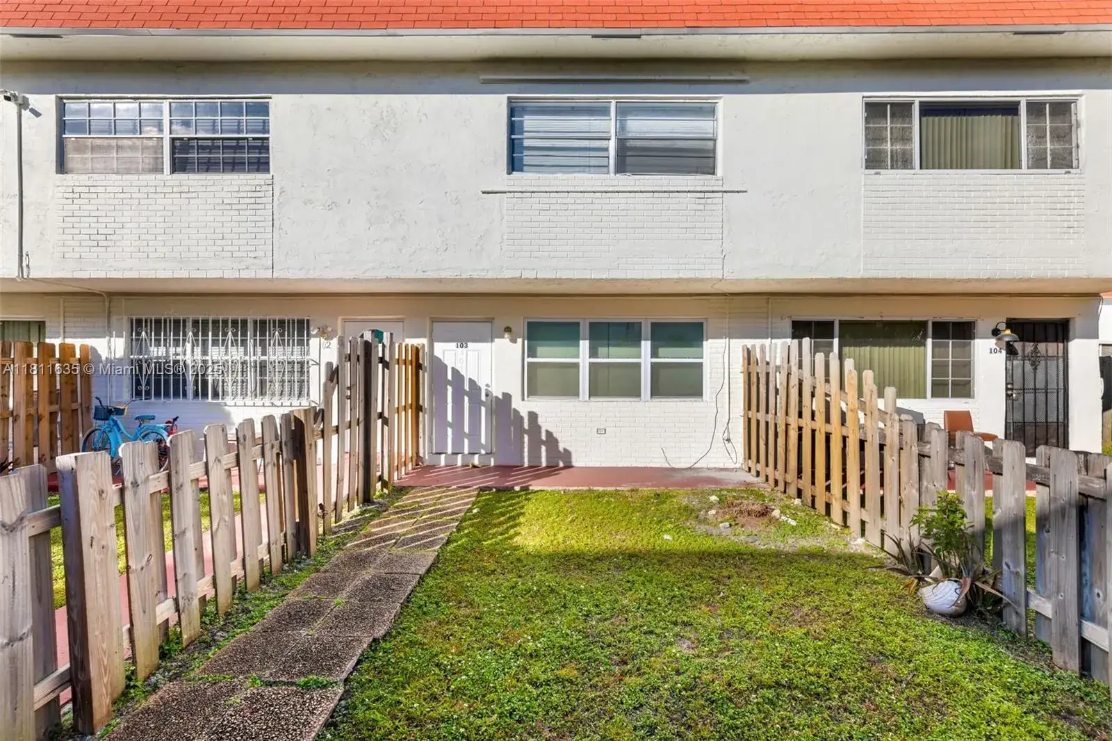 2 bedroom 1 bath Residential for sale at 1461 NE 150th St # 103, Miami FL 33161