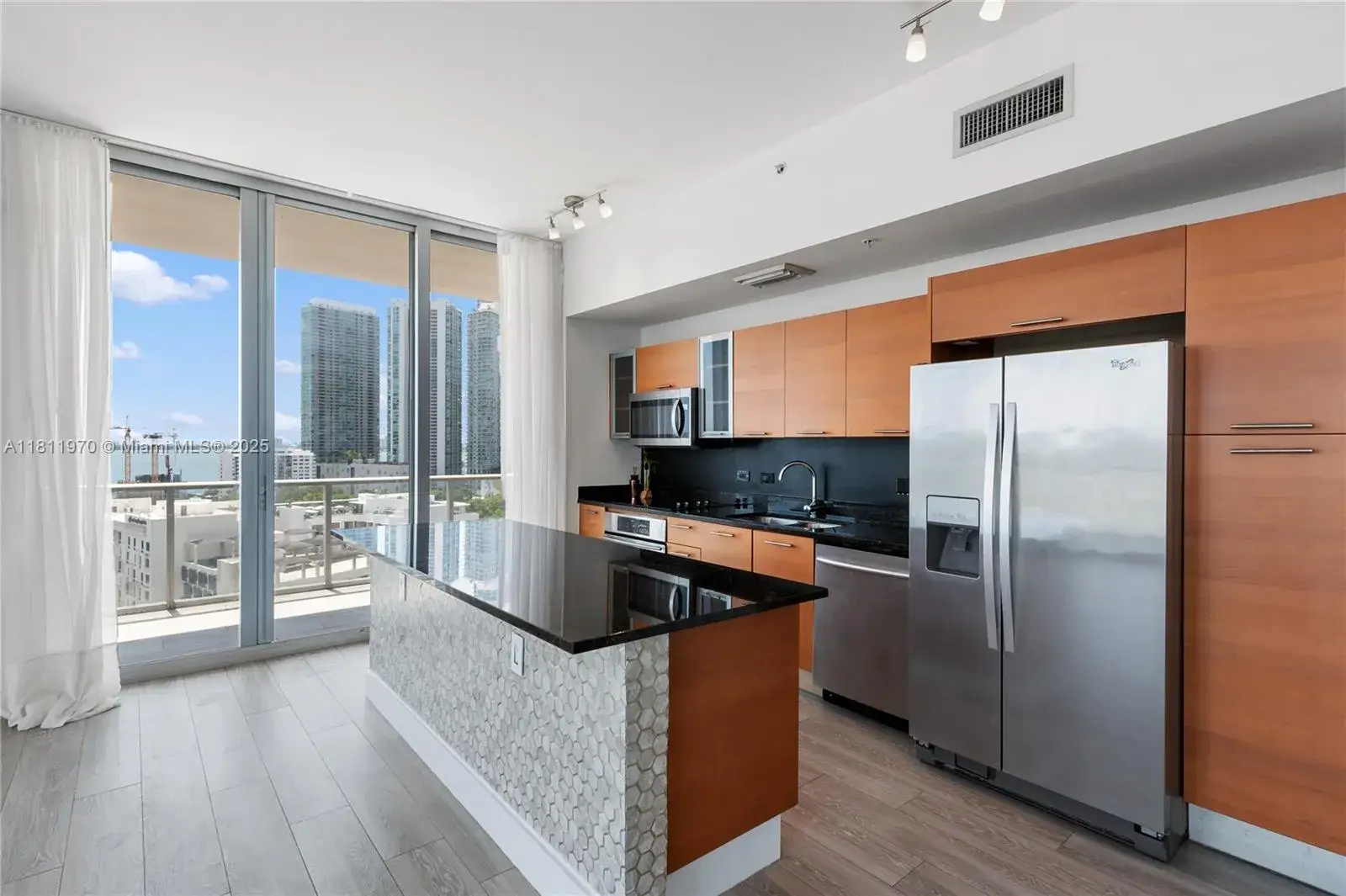 3 bedroom 2 bath Residential Lease for rent at 3470 E Coast Ave # H1401, Miami FL 33137
