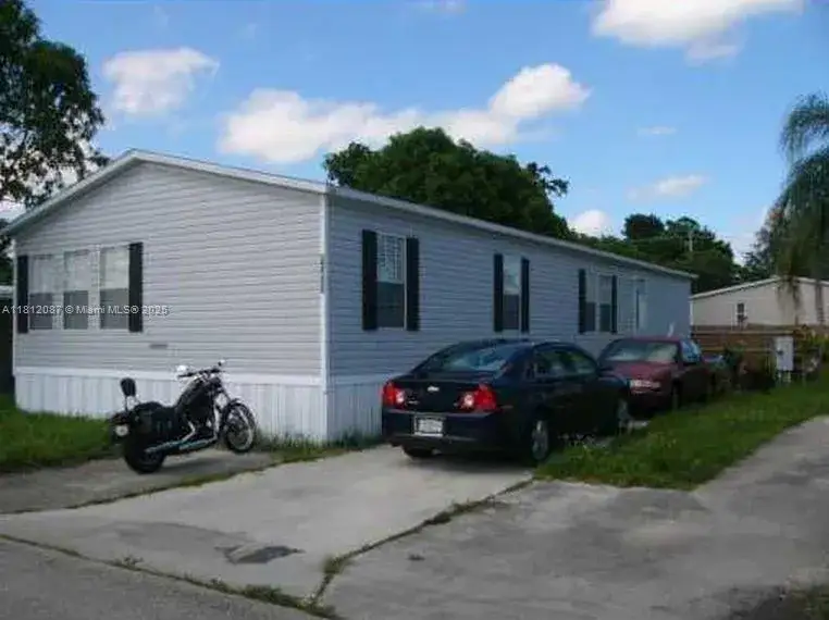 3 bedroom 2 bath Residential Lease for rent at 11837 Watergate Cir # H, Boca Raton FL 33428
