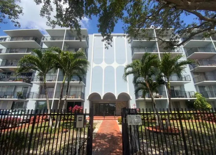 2 bedroom 2 bath Residential for sale at 12500 NE 15th Ave # 402, North Miami FL 33161