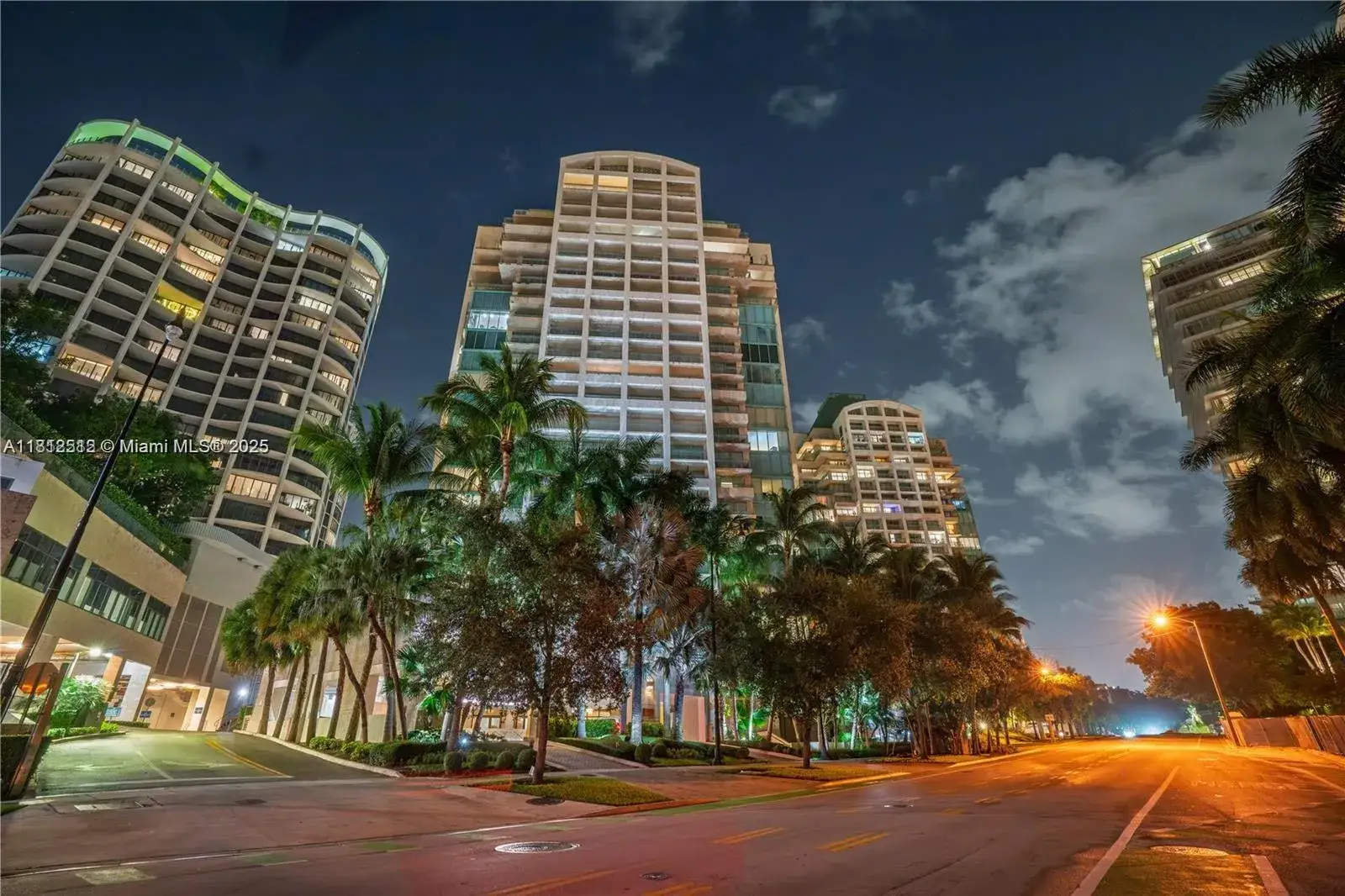 2 bedroom 2 bath Residential Lease for rent at 3400 SW 27th Ave # 705, Miami FL 33133