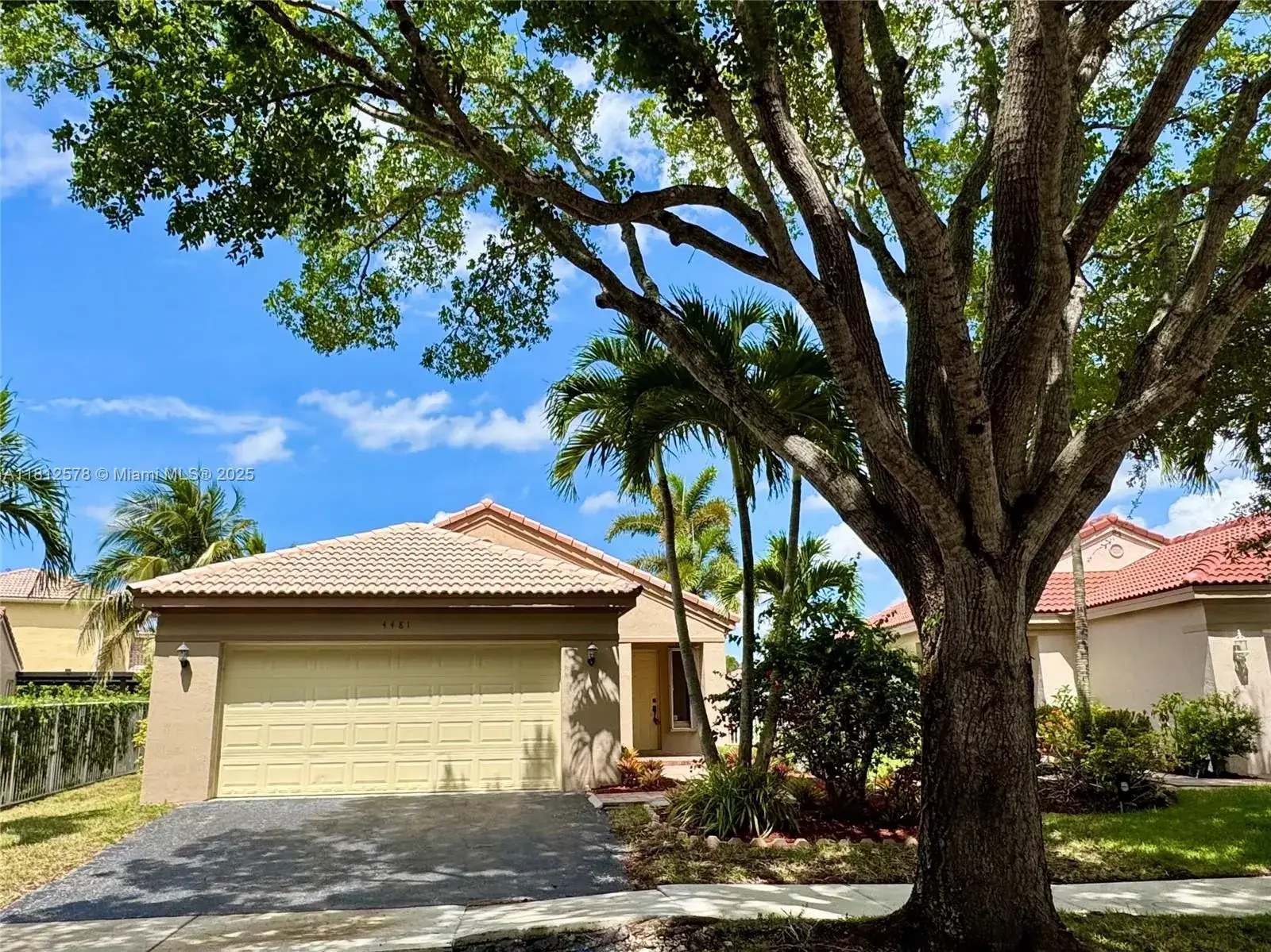 3 bedroom 2 bath Residential Lease for rent at 4481 Dogwood Cir # 4481, Weston FL 33331