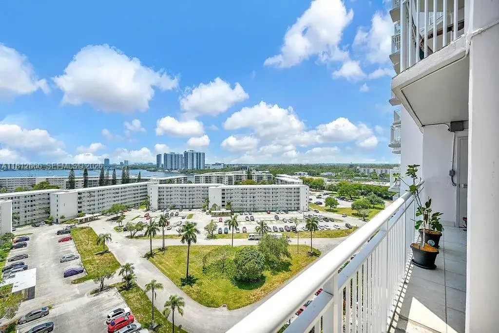 2 bedroom 2 bath Residential for sale at 18041 Biscayne Blvd # 1201, Aventura FL 33160
