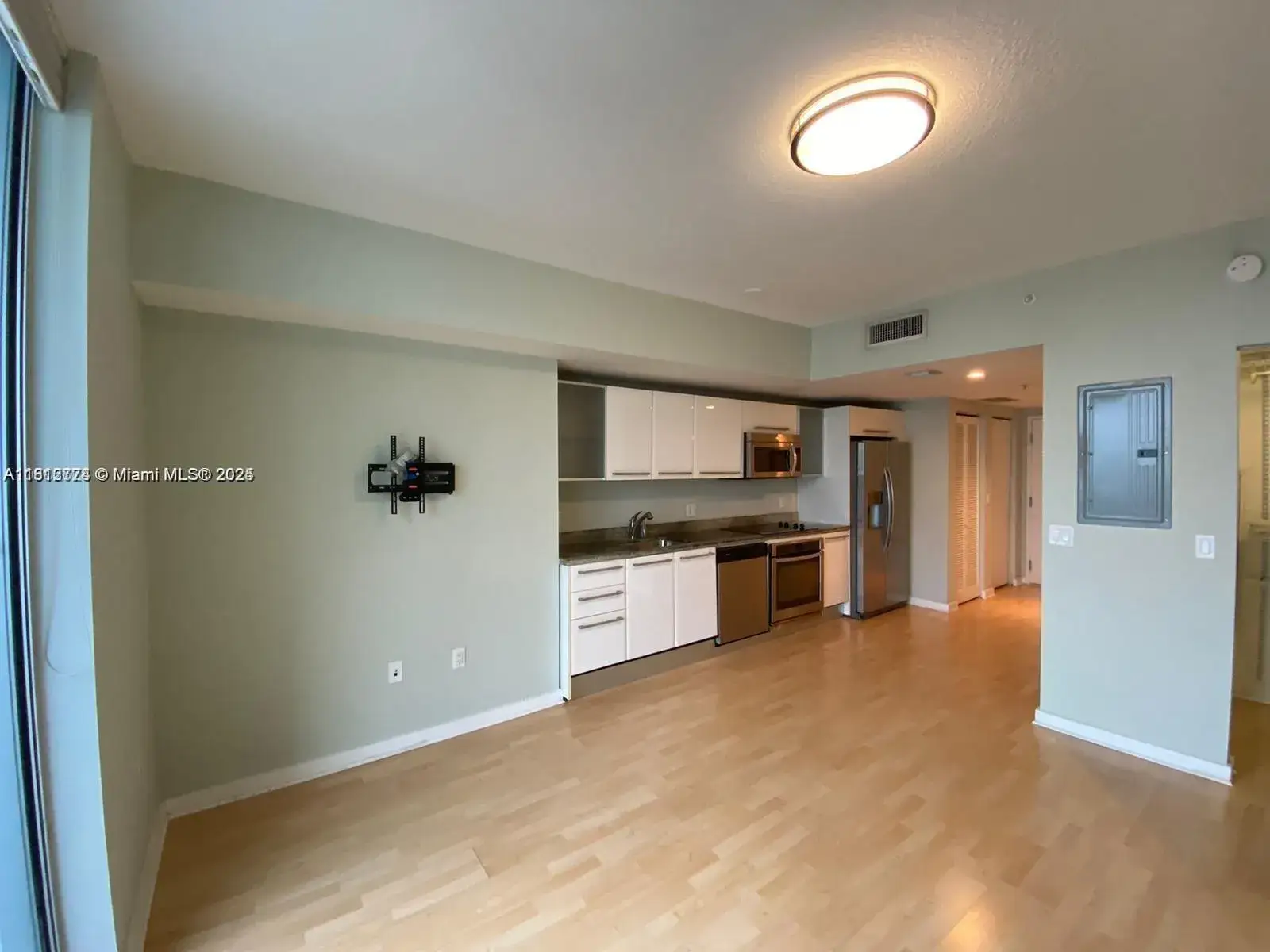 1 bath Residential for sale at 185 SW 7th St # 3306, Miami FL 33130