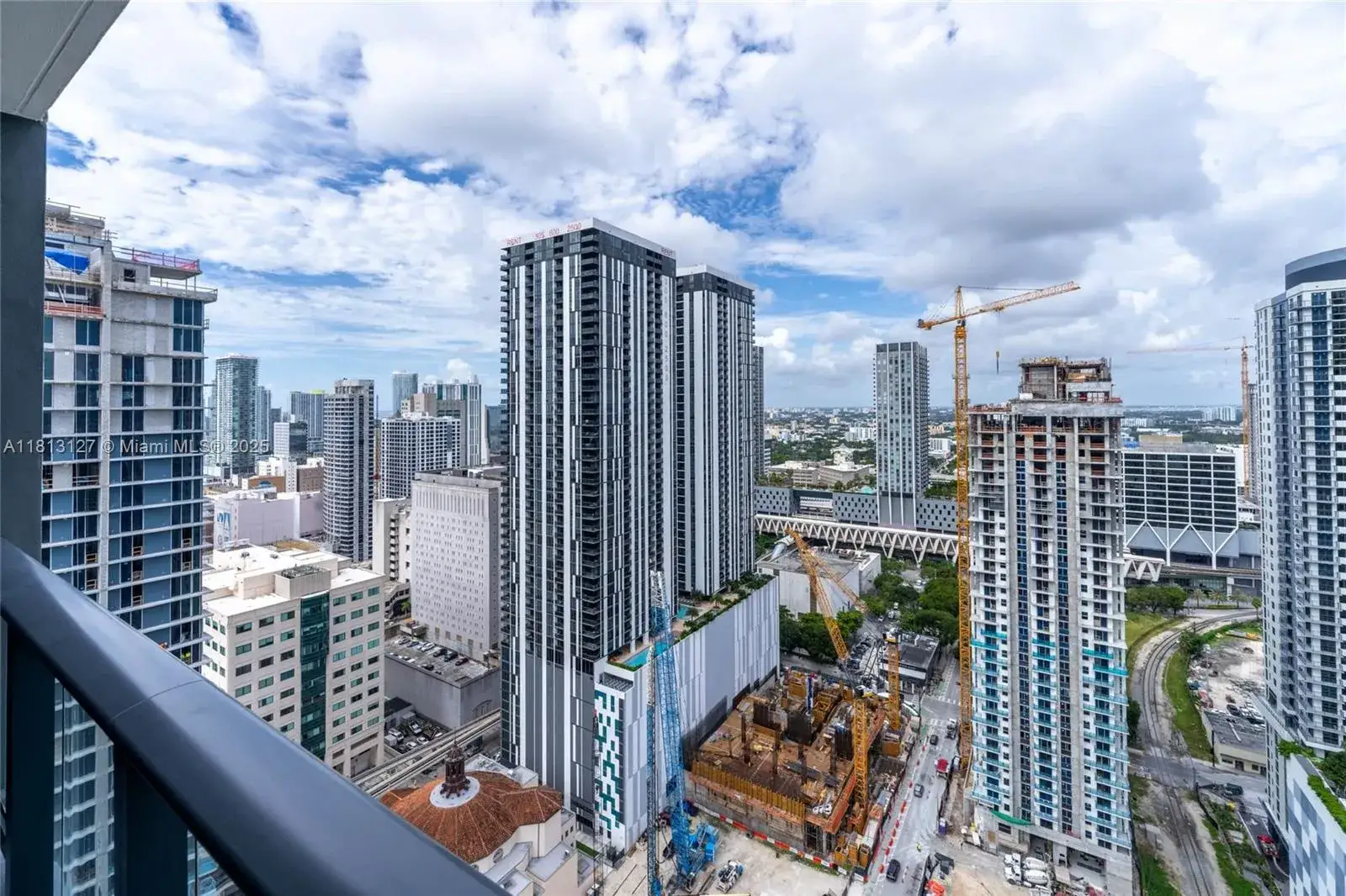 1 bedroom 1 bath Residential Lease for rent at 159 NE 6th St # 3004, Miami FL 33132