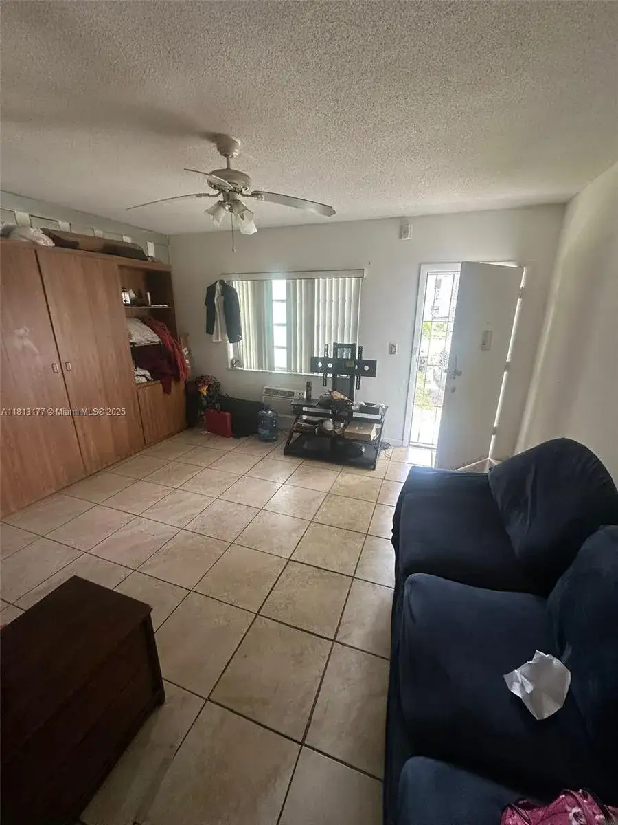 1 bedroom 1 bath Residential for sale at 100 NW 204th St # 3, Miami Gardens FL 33169