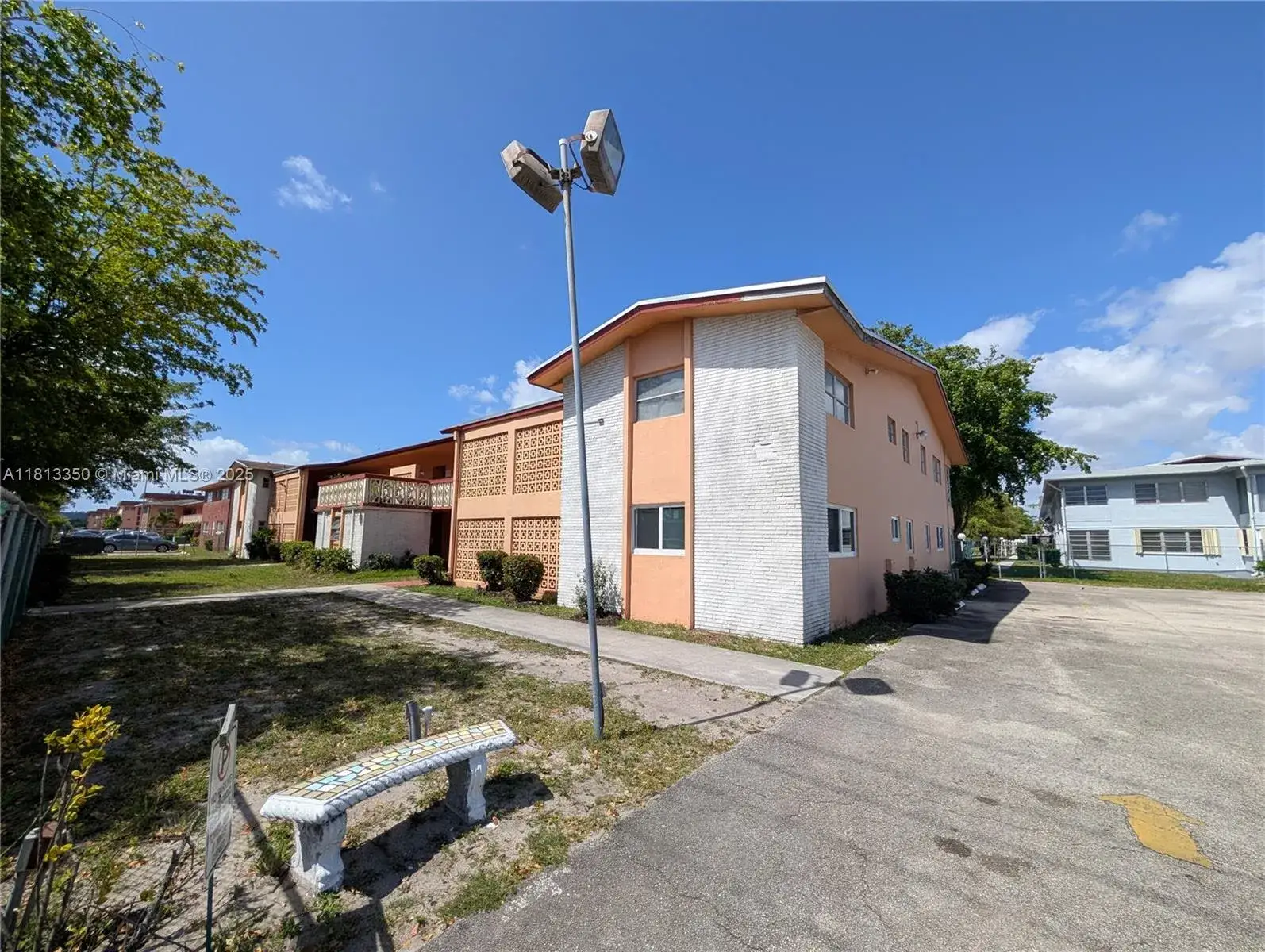 1 bedroom 1 bath Residential for sale at 19080 NE 3rd Ct # 311, Miami FL 33179