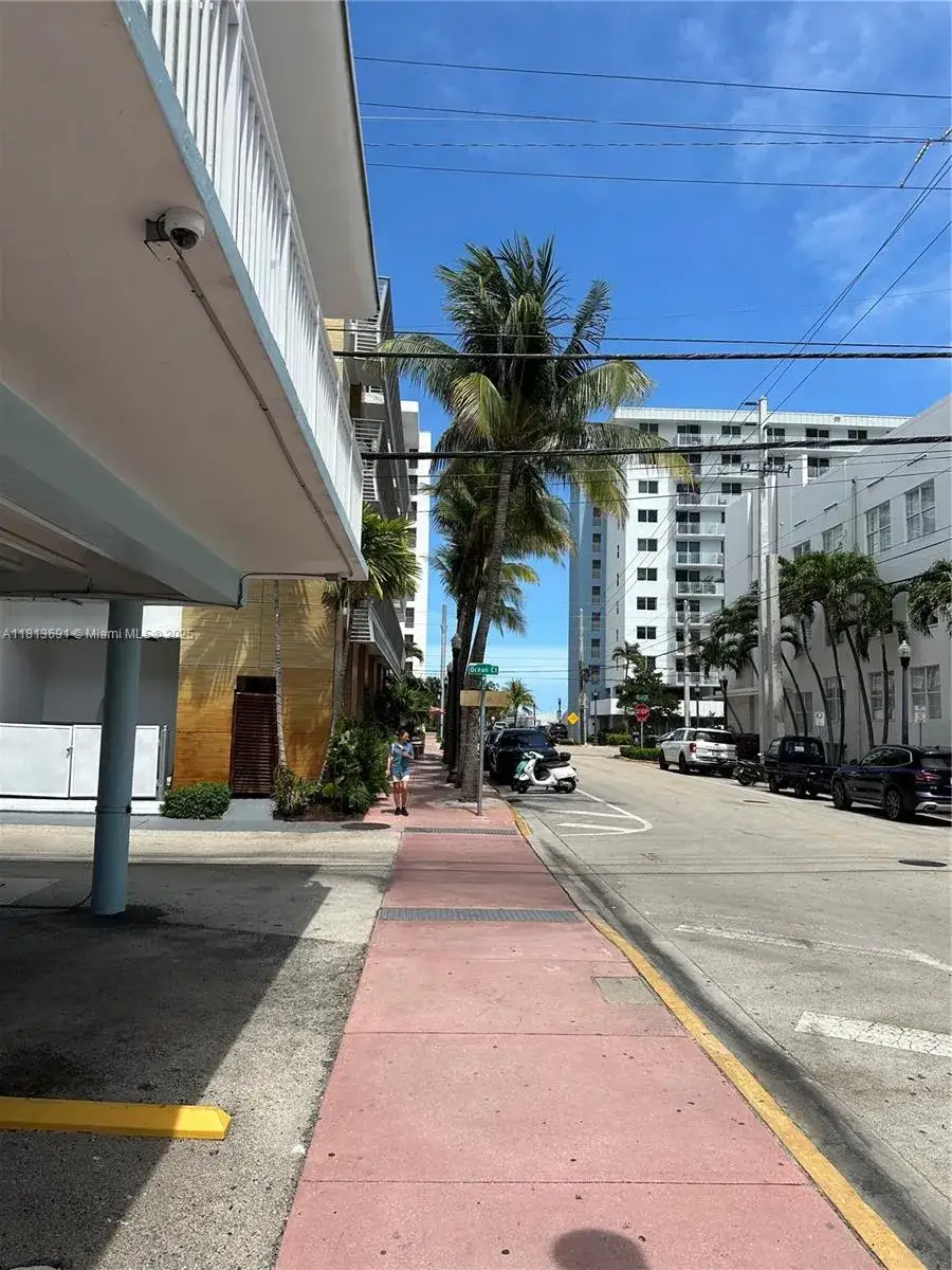 1 bath Residential Lease for rent at 401 Collins Ave # 11, Miami Beach FL 33139