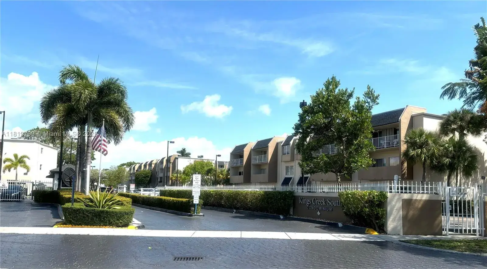 3 bedroom 2 bath Residential Lease for rent at 7705 SW 86th St # 111, Miami FL 33143