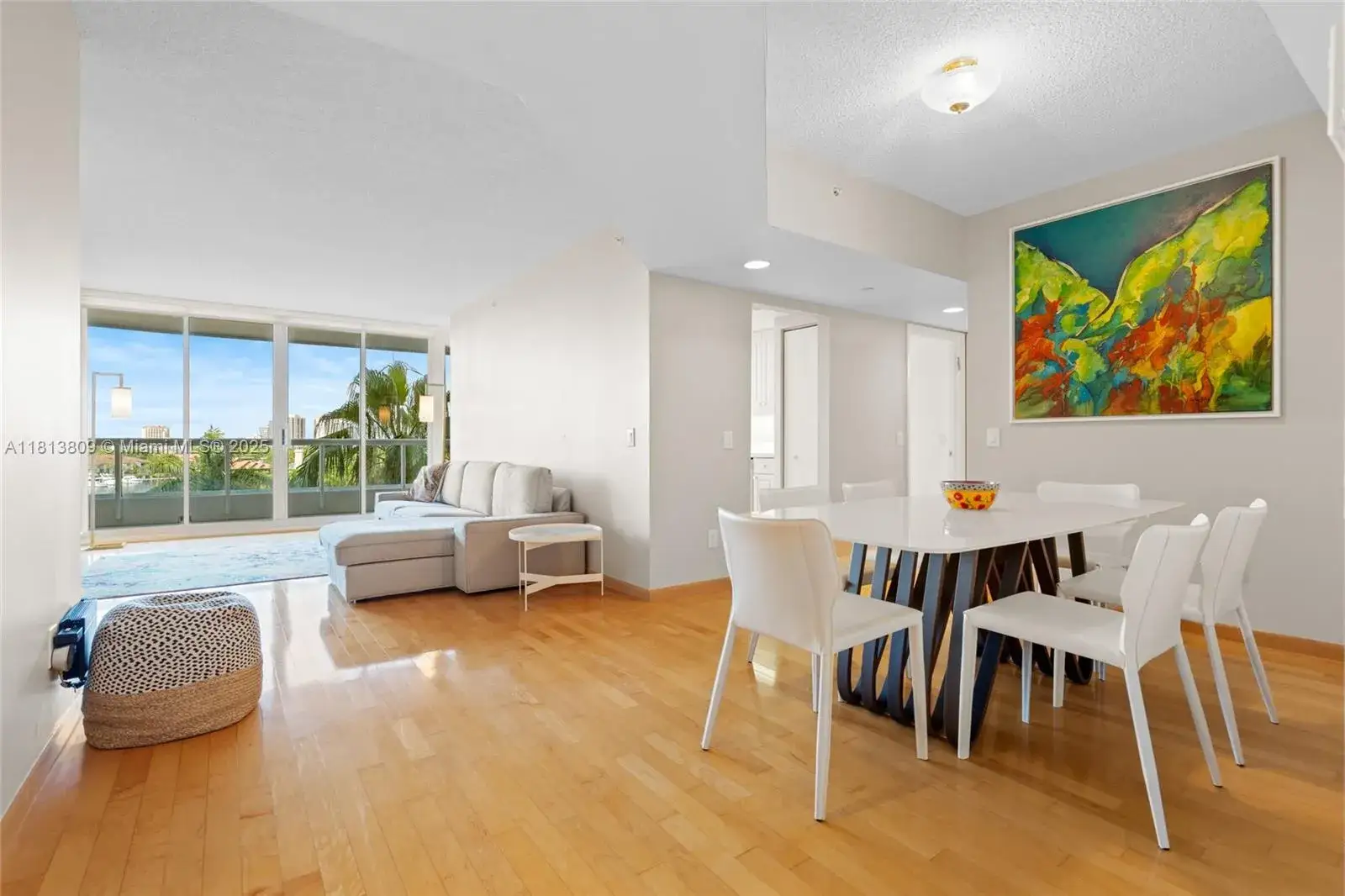 2 bedroom 2 bath Residential for sale at 21205 Yacht Club Dr # 707, Aventura FL 33180