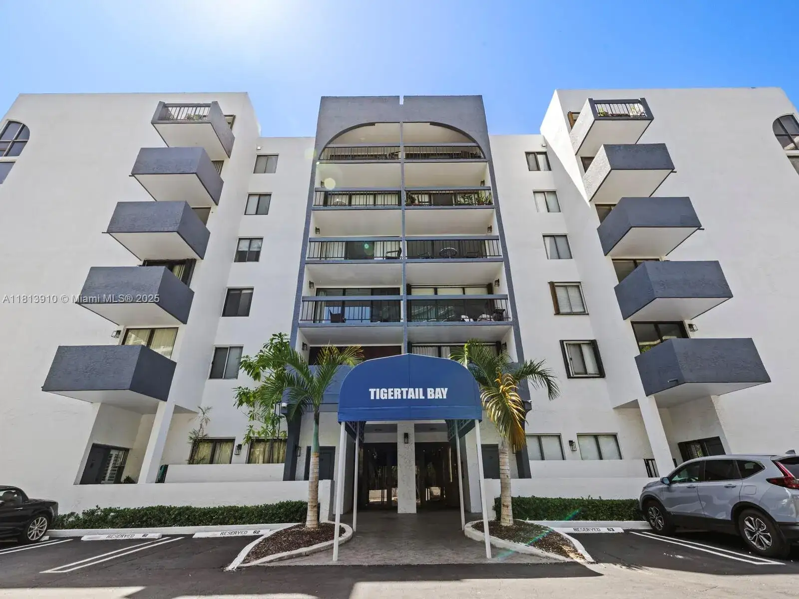 1 bedroom 1 bath Residential for sale at 2715 Tigertail Ave # 102, Miami FL 33133