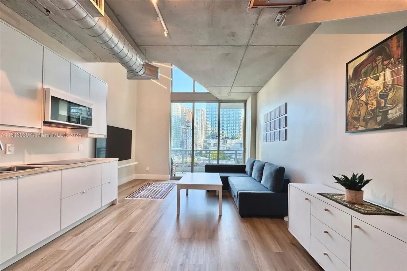 1 bedroom 1 bath Residential Lease for rent at 690 SW 1st Ct # 1006, Miami FL 33130