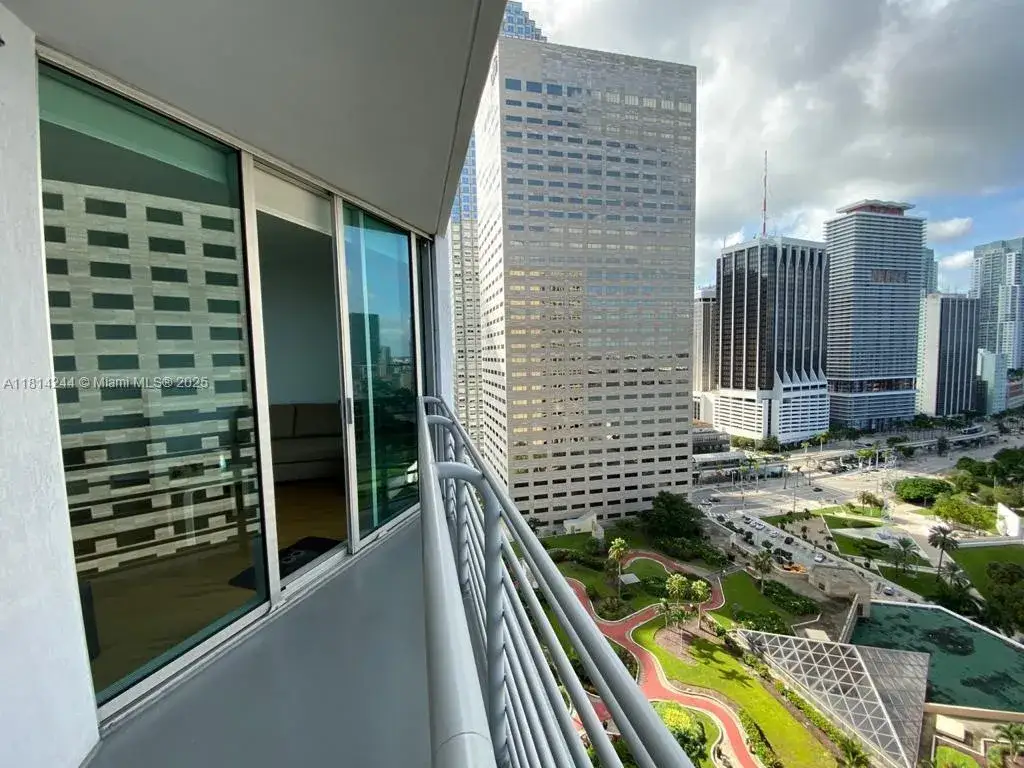1 bedroom 1 bath Residential Lease for rent at 335 S Biscayne Blvd # 2404, Miami FL 33131
