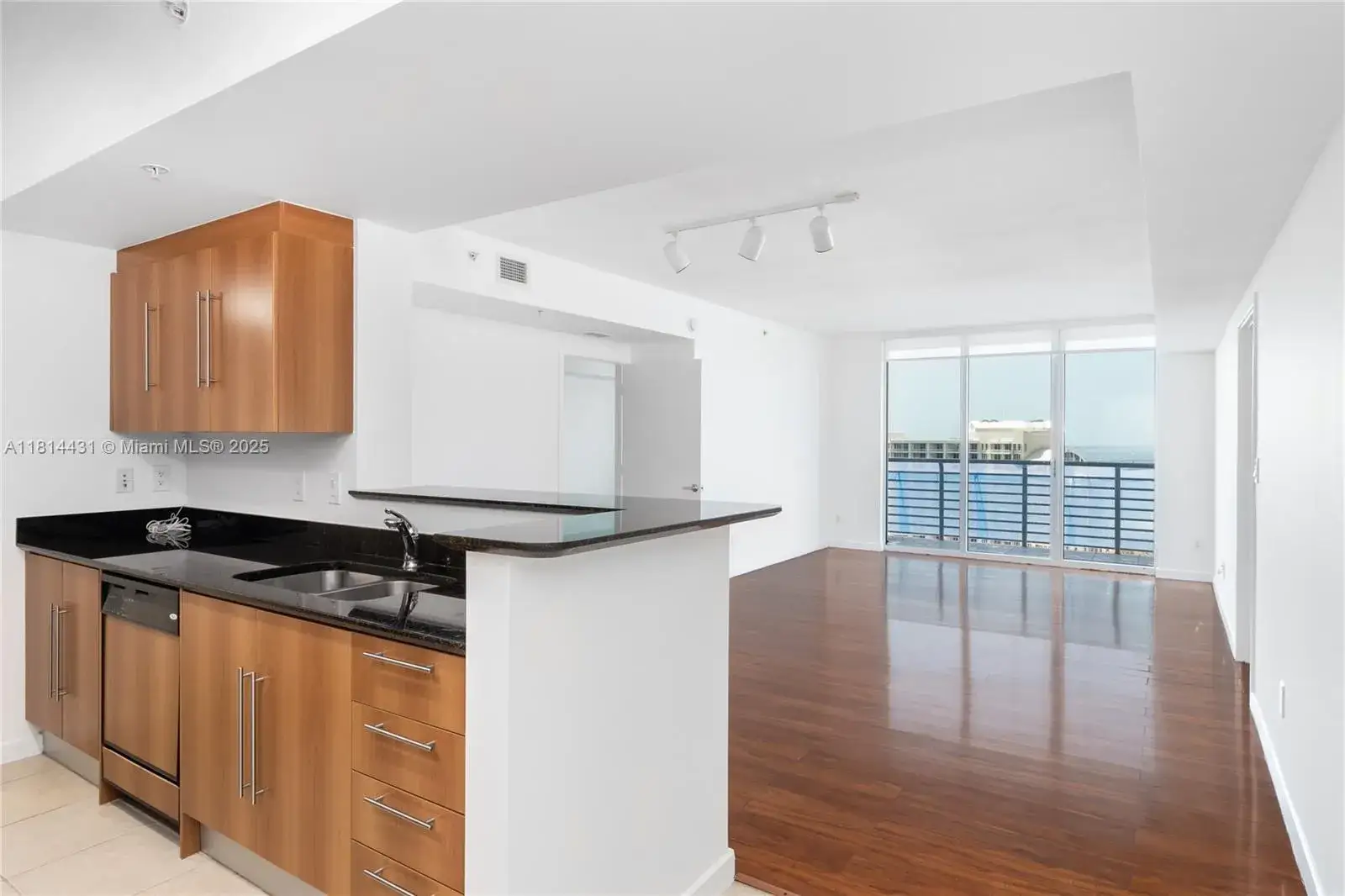 2 bedroom 2 bath Residential for sale at 335 S Biscayne Blvd # 3207, Miami FL 33131
