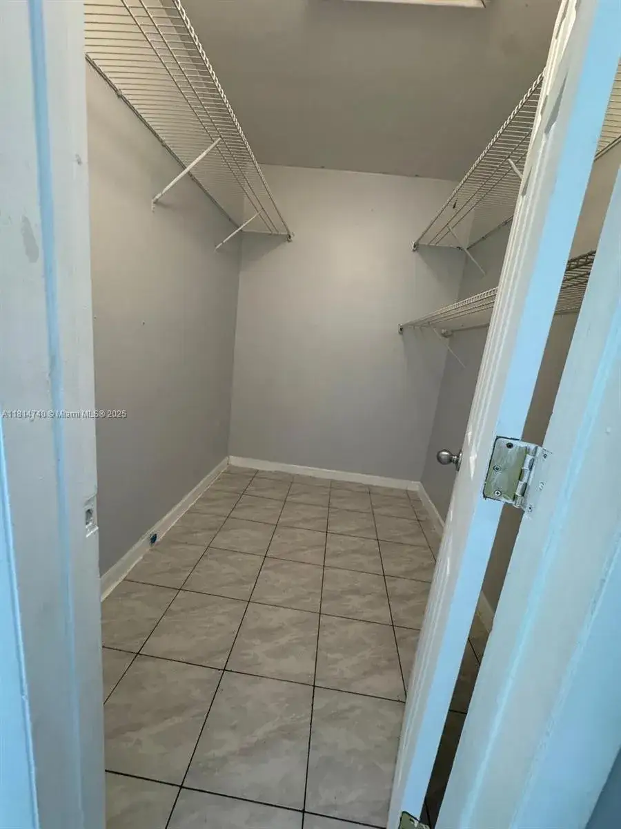1 bedroom 1 bath Residential Lease for rent at 1522 NE 34th Ct # 11, Oakland Park FL 33334