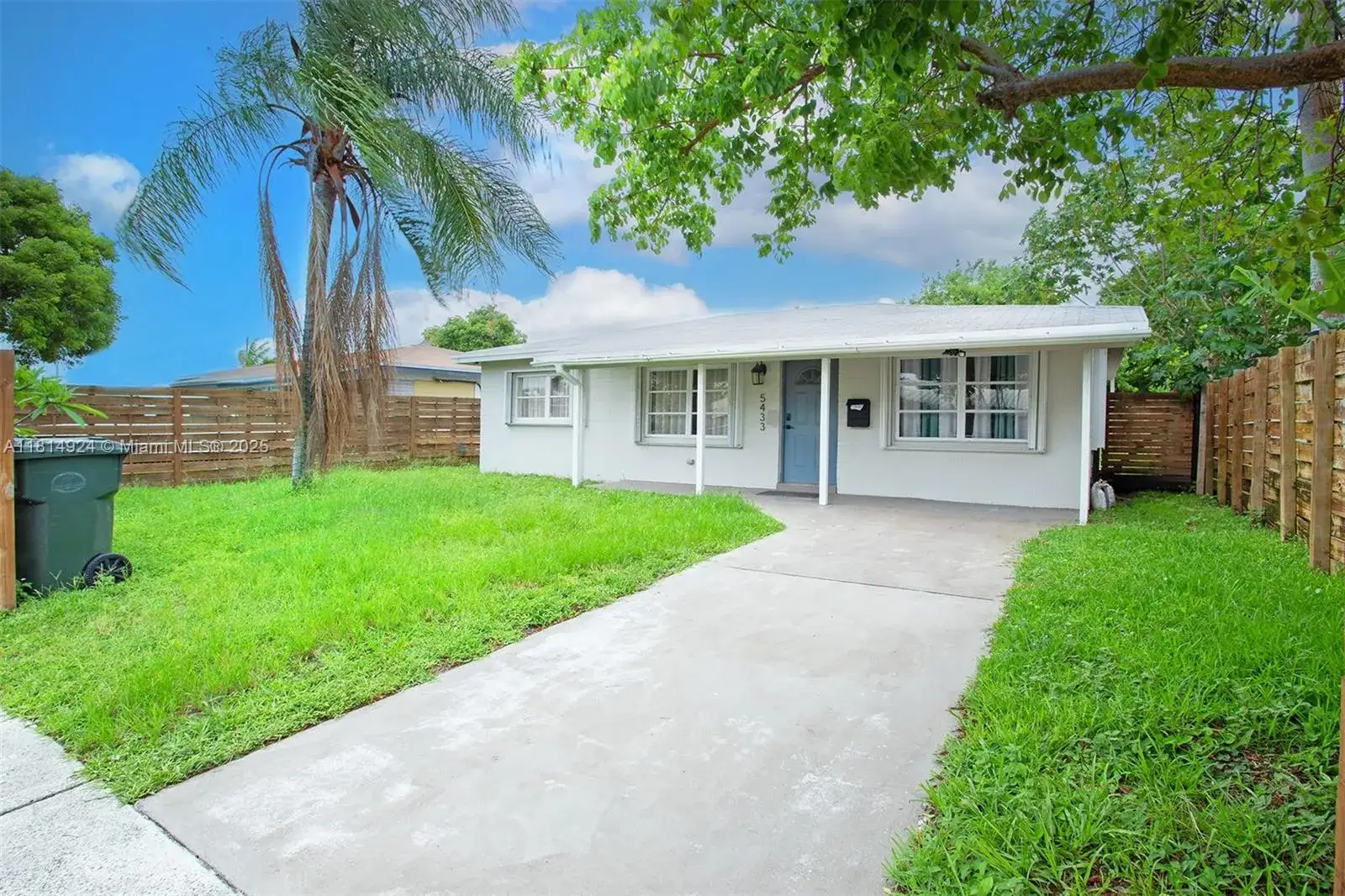 3 bedroom 2 bath Residential for sale at 5433 NE 1st Ave, Oakland Park FL 33334