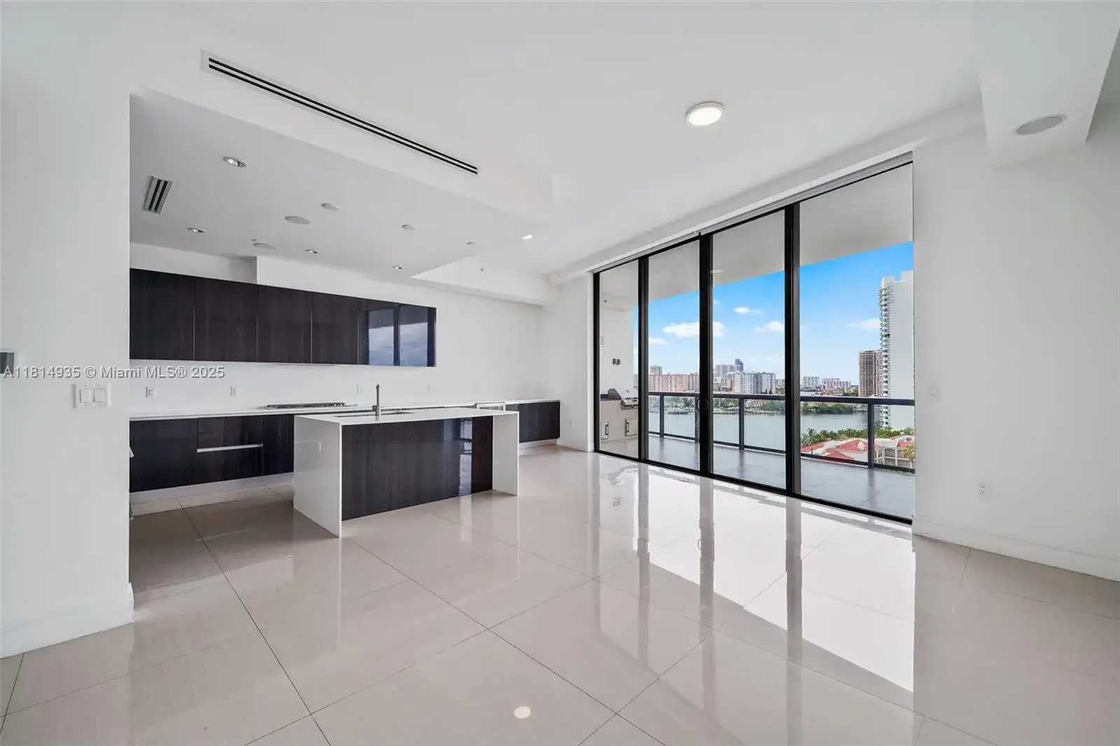 3 bedroom 4 bath Residential for sale at 3250 NE 188th St, Aventura FL 33180