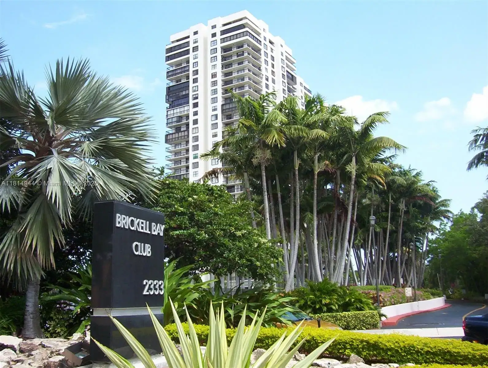 2 bedroom 2 bath Residential for sale at 2333 Brickell Ave # 615, Miami FL 33129