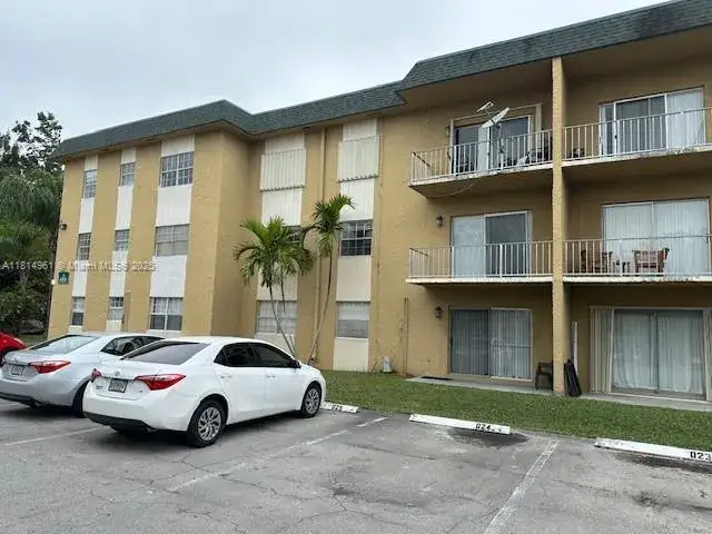 2 bedroom 1 bath Residential for sale at 5400 SW 77th Ct # 2R, Miami FL 33155