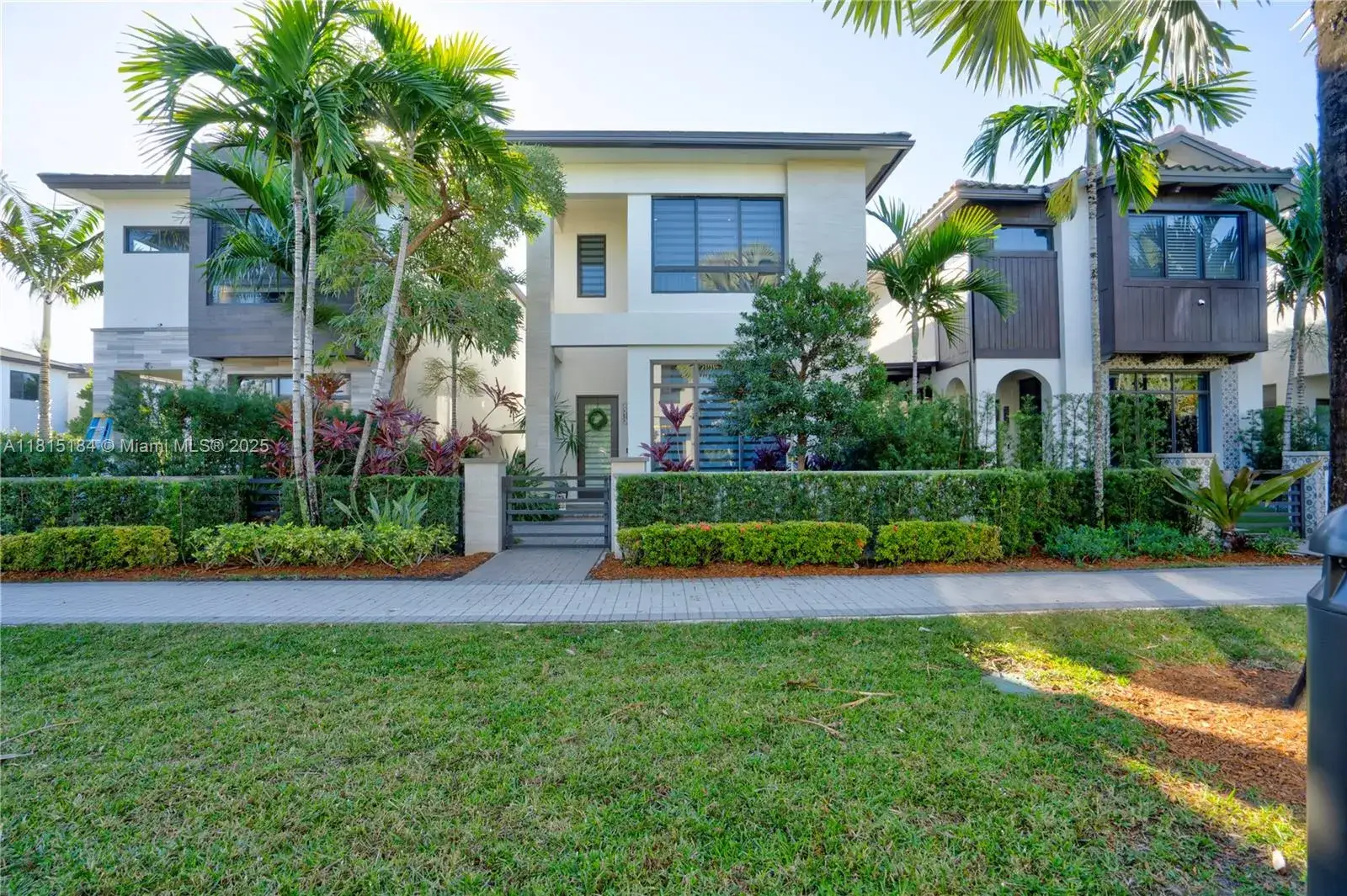 3 bedroom 3 bath Residential for sale at 8213 NW 44th Ter, Doral FL 33166