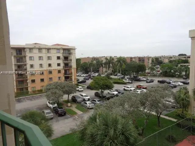 1 bedroom 1 bath Residential for sale at 9320 Fontainebleau Blvd # 503, Miami FL 33172