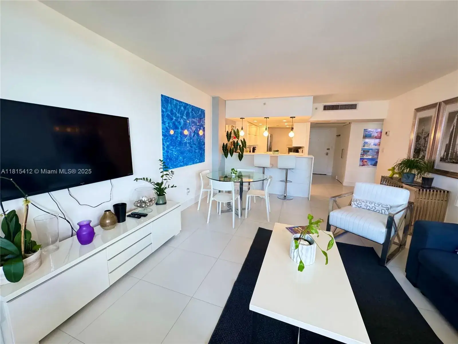 2 bedroom 2 bath Residential Lease for rent at 100 Lincoln Rd, Miami Beach FL 33139