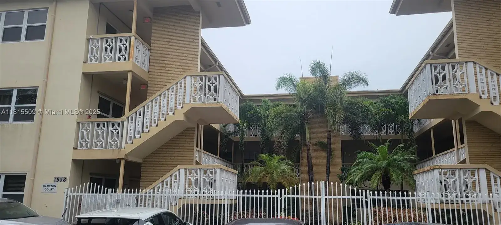 1 bedroom 1 bath Residential for sale at 1958 Monroe St # 107, Hollywood FL 33020
