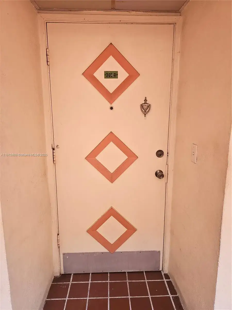2 bedroom 1 bath Residential Lease for rent at 215 SE 3rd Ave # 205A, Hallandale Beach FL 33009