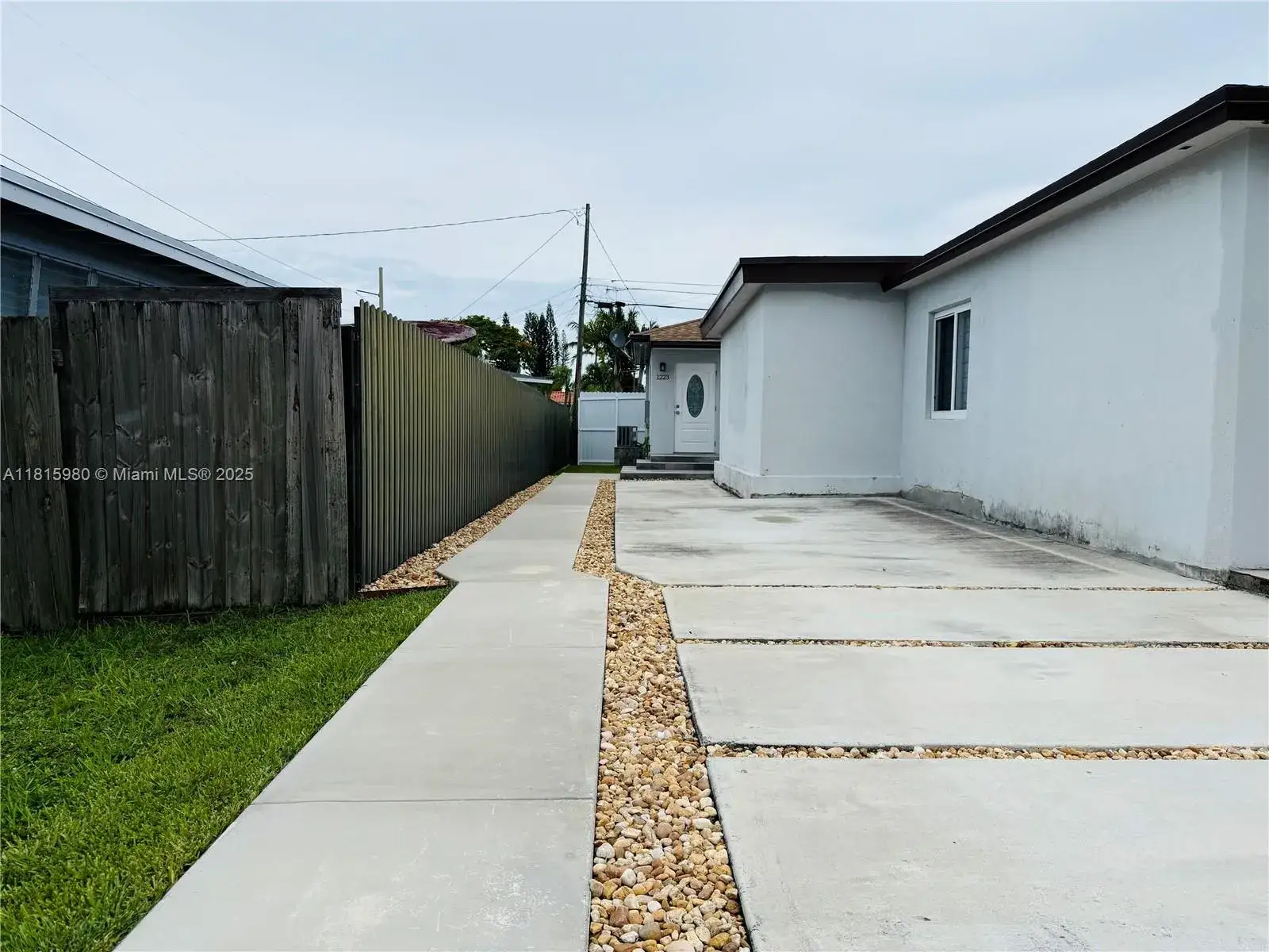 2 bedroom 1 bath Residential Lease for rent at 1221 SW 76th Ct, Miami FL 33144