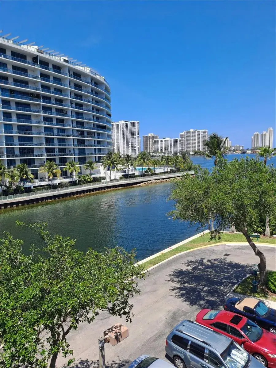 2 bedroom 2 bath Residential Lease for rent at 3255 NE 184th St # 12402, Aventura FL 33160