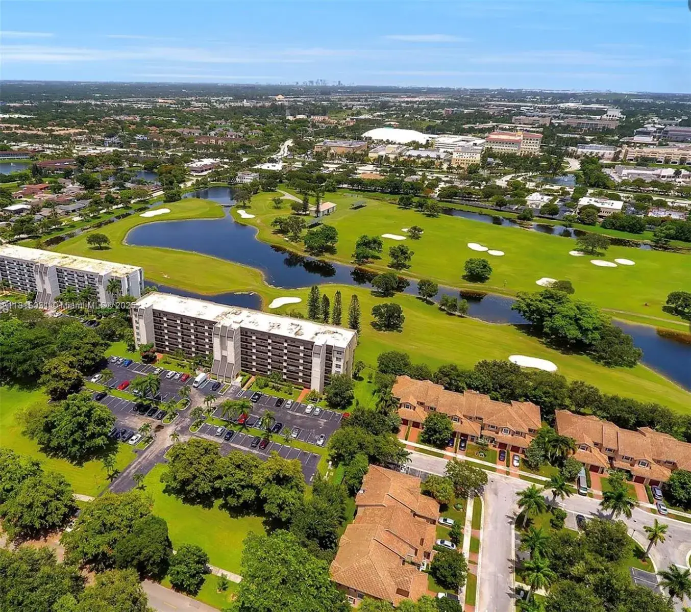 2 bedroom 2 bath Residential for sale at 3150 W Rolling Hills Cir # 209, Davie FL 33328