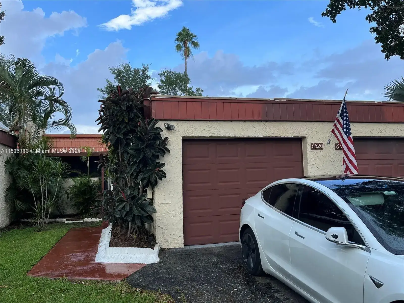 2 bedroom 2 bath Residential for sale at 6520 NW 98th Ter # B26, Tamarac FL 33321