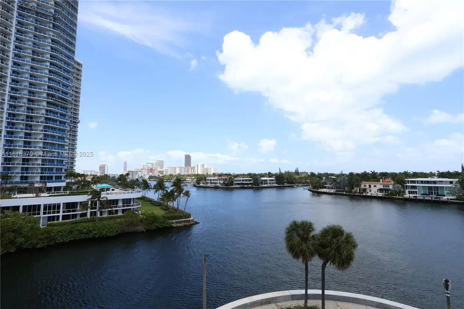 2 bedroom 2 bath Residential for sale at 20515 E Country Club Dr # 543, Aventura FL 33180