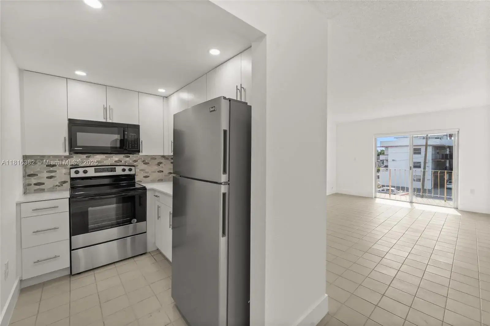 1 bedroom 1 bath Residential Lease for rent at 6200 W Flagler St # 308, Miami FL 33144