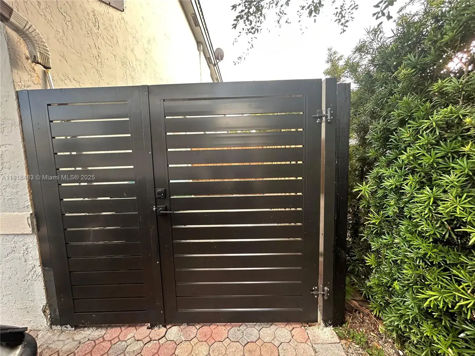 1 bedroom 1 bath Residential Lease for rent at 15960 SW 76th St # 0, Miami FL 33193