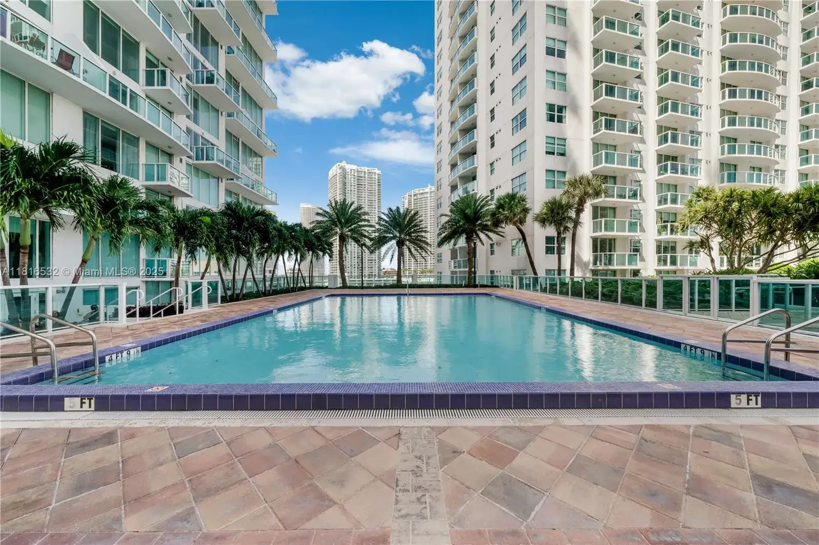 2 bedroom 2 bath Residential Lease for rent at 41 SE 5th St # 2107, Miami FL 33131
