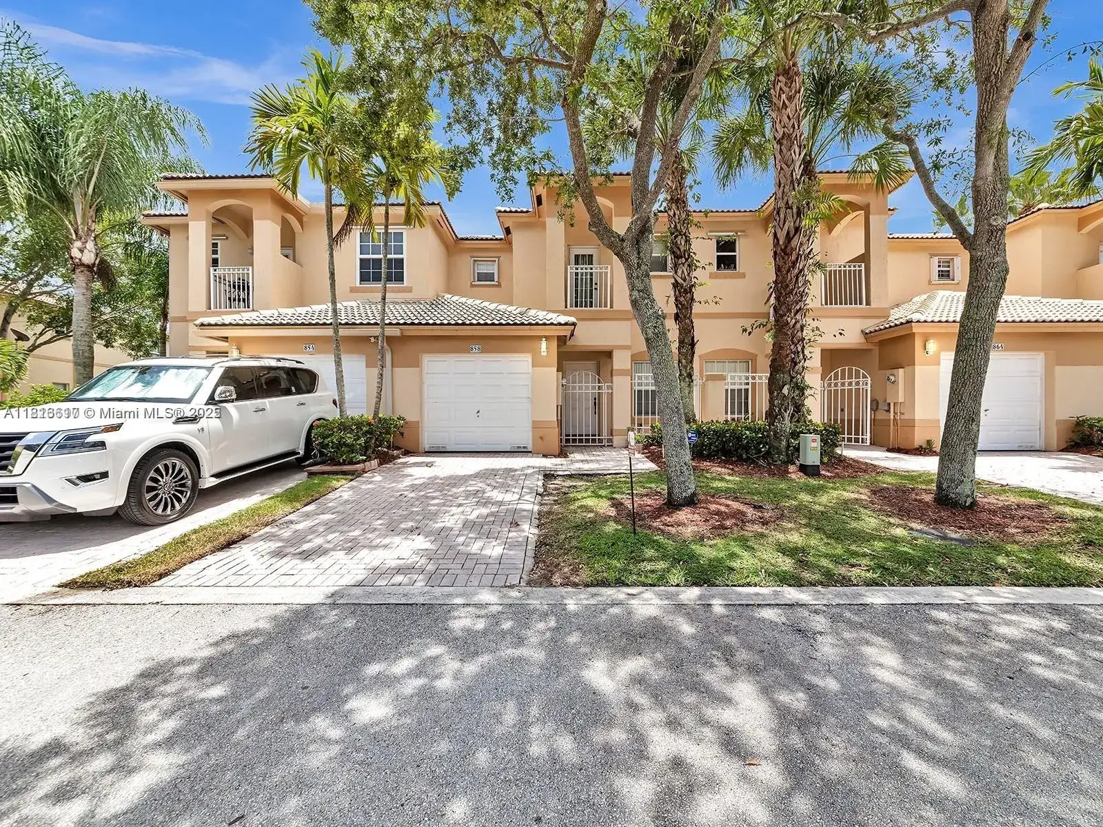 3 bedroom 2 bath Residential Lease for rent at 858 NW 170th Ter # 858, Pembroke Pines FL 33028