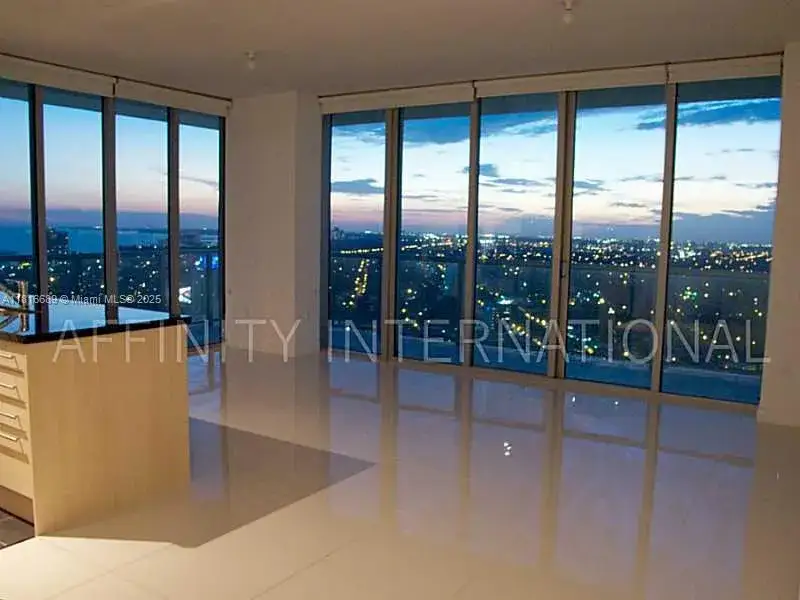 2 bedroom 2 bath Residential Lease for rent at 79 SW 12 ST # 3901, Miami FL 33130
