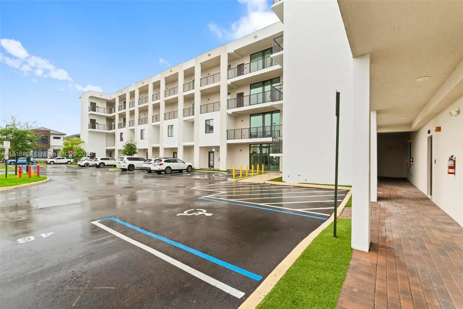 3 bedroom 2 bath Residential for sale at 8001 NW 41st St # 107, Doral FL 33166