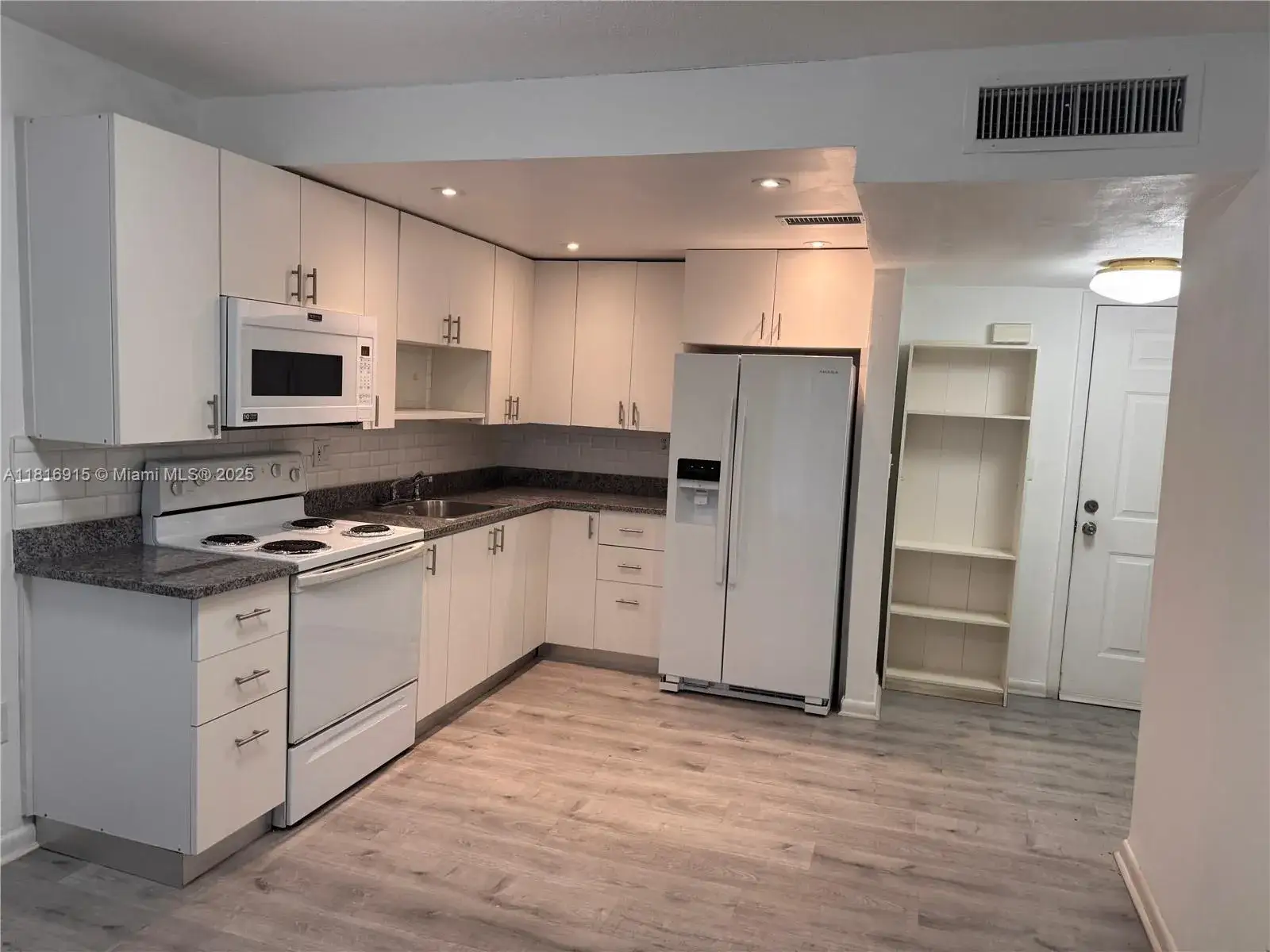 1 bedroom 1 bath Residential for sale at 677 SW 9th Ave # 303, Miami FL 33130