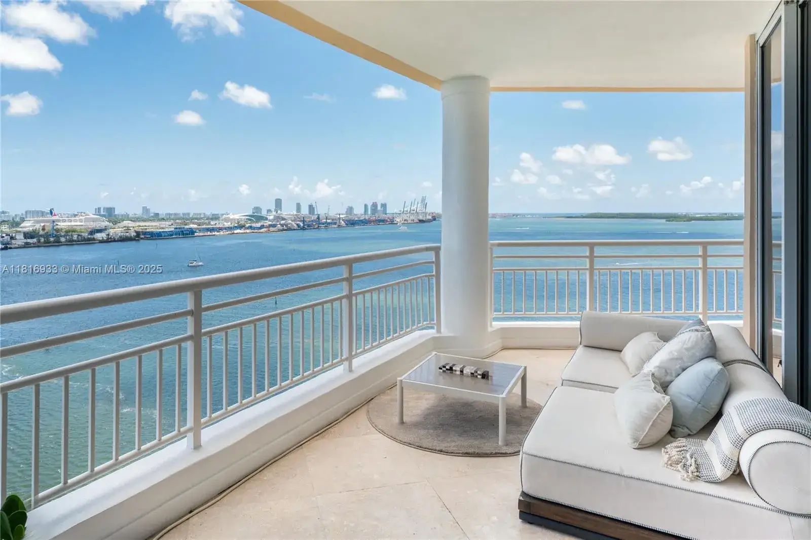 3 bedroom 2 bath Residential Lease for rent at 848 Brickell Key Dr # 1601, Miami FL 33131