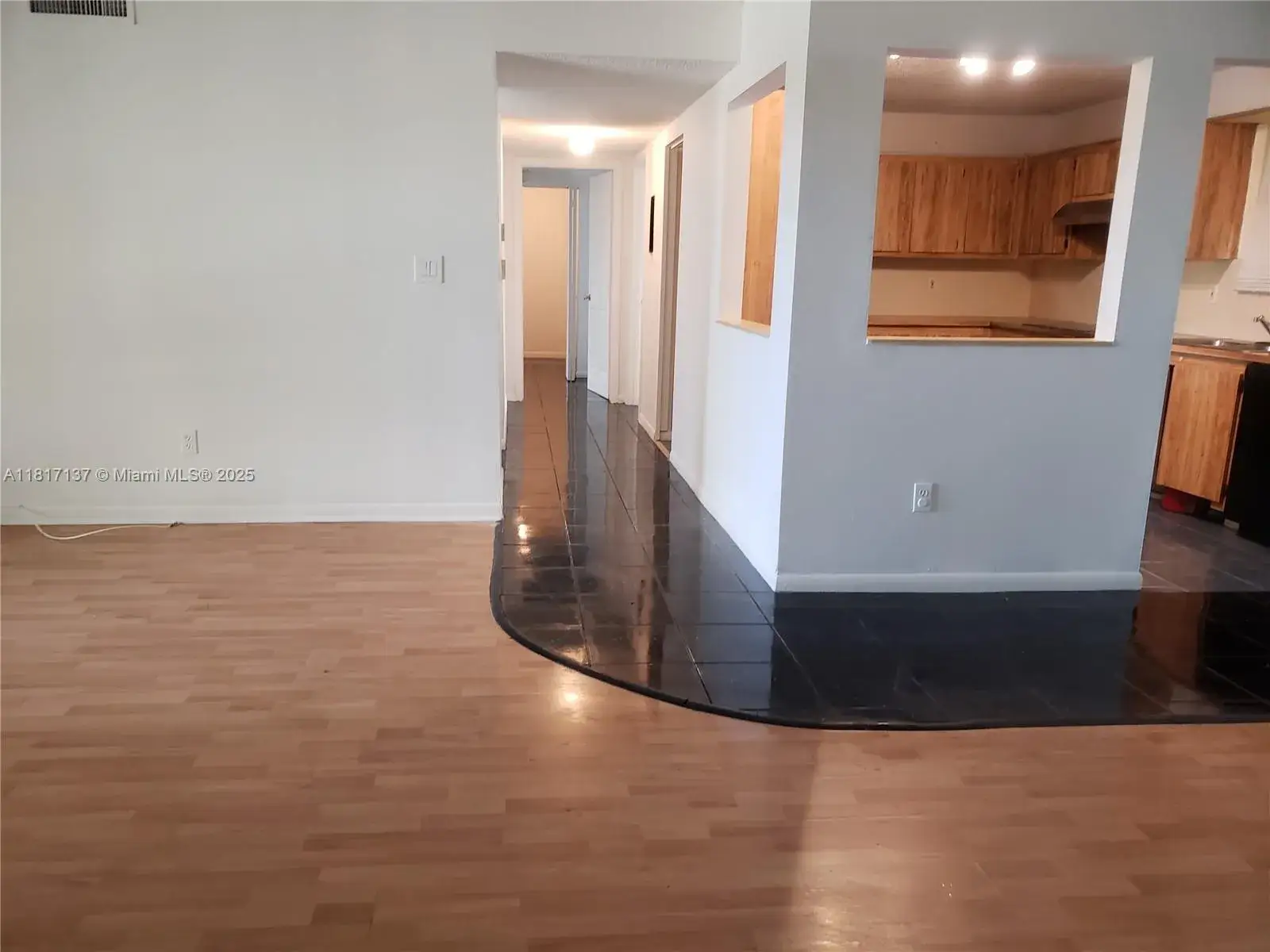 2 bedroom 2 bath Residential for sale at 601 Ives Dairy Rd # 8, Miami FL 33179