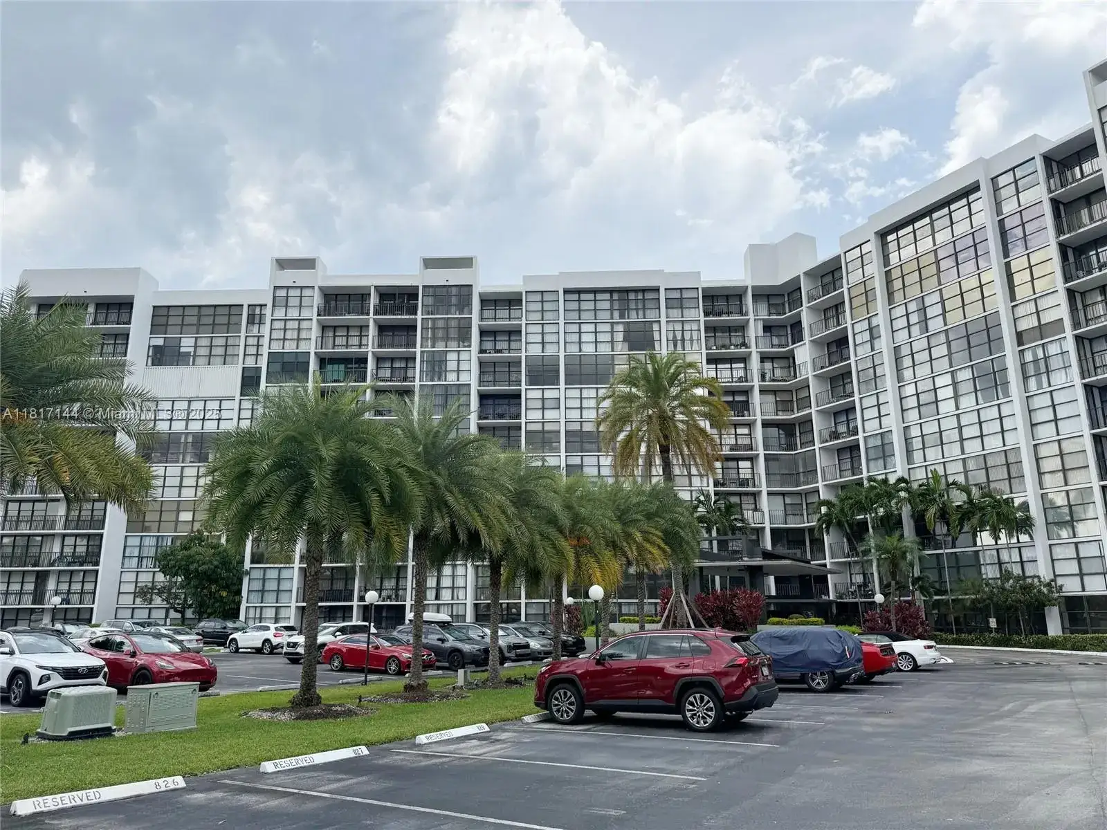 2 bedroom 2 bath Residential for sale at 800 Parkview Dr # 820, Hallandale Beach FL 33009