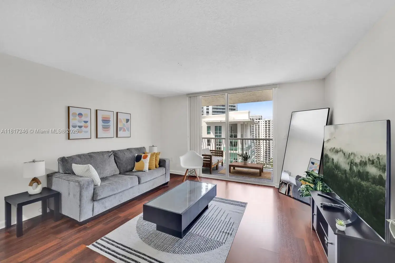 1 bedroom 1 bath Residential Lease for rent at 1200 Brickell Bay Dr # 2619, Miami FL 33131