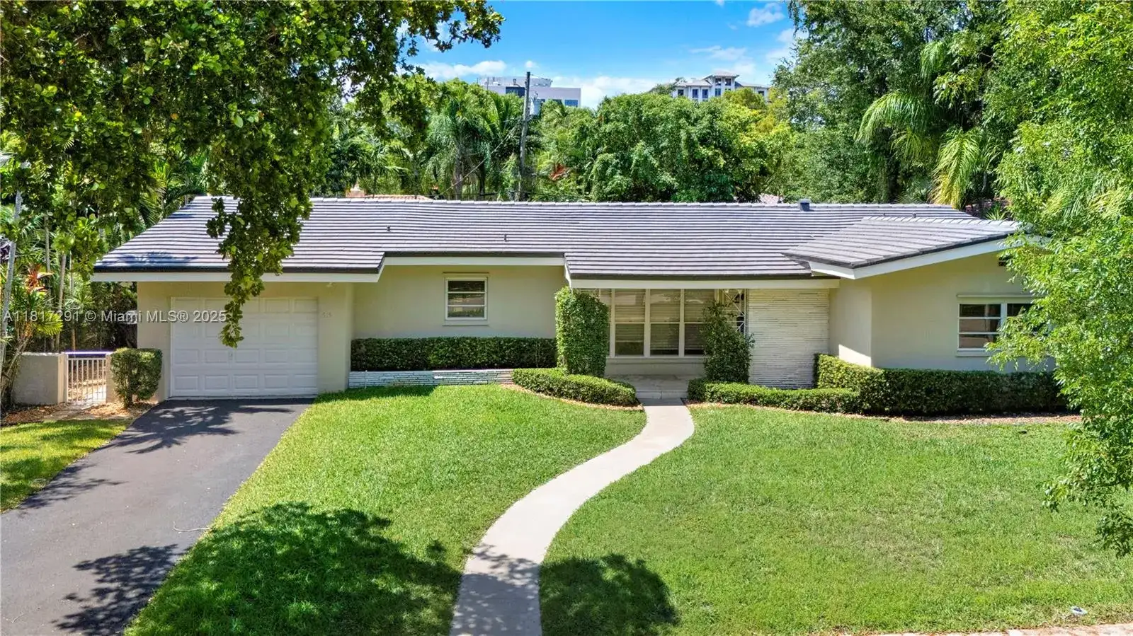 2 bedroom 2 bath Residential Lease for rent at 535 Palermo Ave, Coral Gables FL 33134