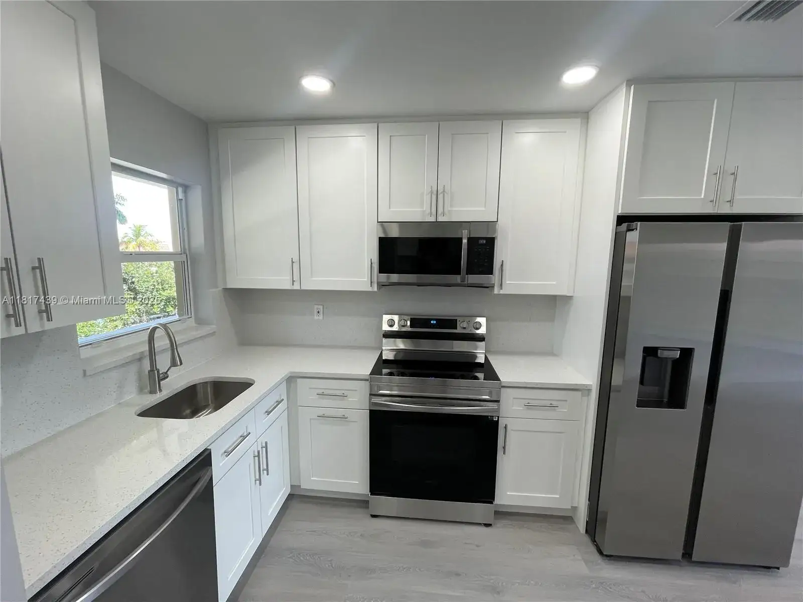 2 bedroom 2 bath Residential for sale at 7960 N Sunrise Lakes Dr # 304, Sunrise FL 33322