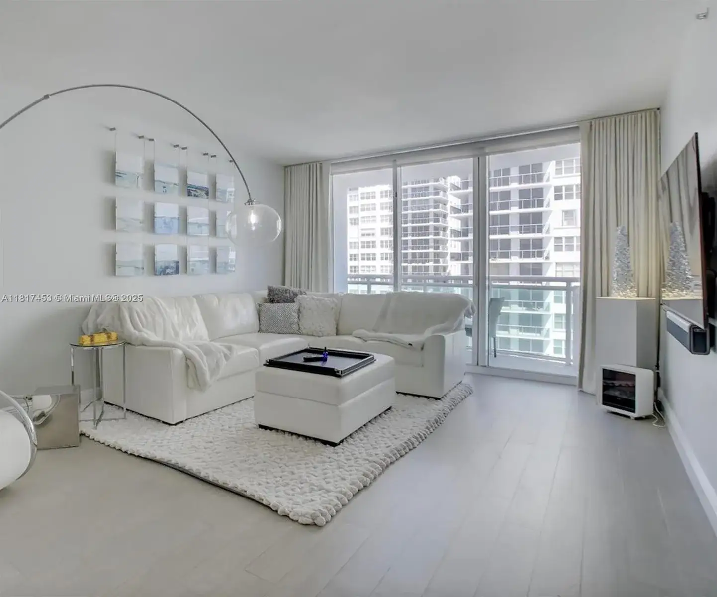 1 bedroom 1 bath Residential for sale at 3001 S Ocean Dr # 1007, Hollywood FL 33019