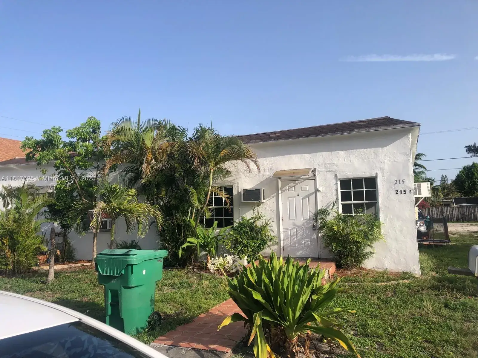 1 bedroom 1 bath Residential Lease for rent at 215 SW 11th St # A, Dania Beach FL 33004