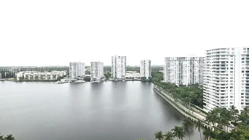 2 bedroom 2 bath Residential for sale at 18181 NE 31st Ct # 1801, Aventura FL 33160
