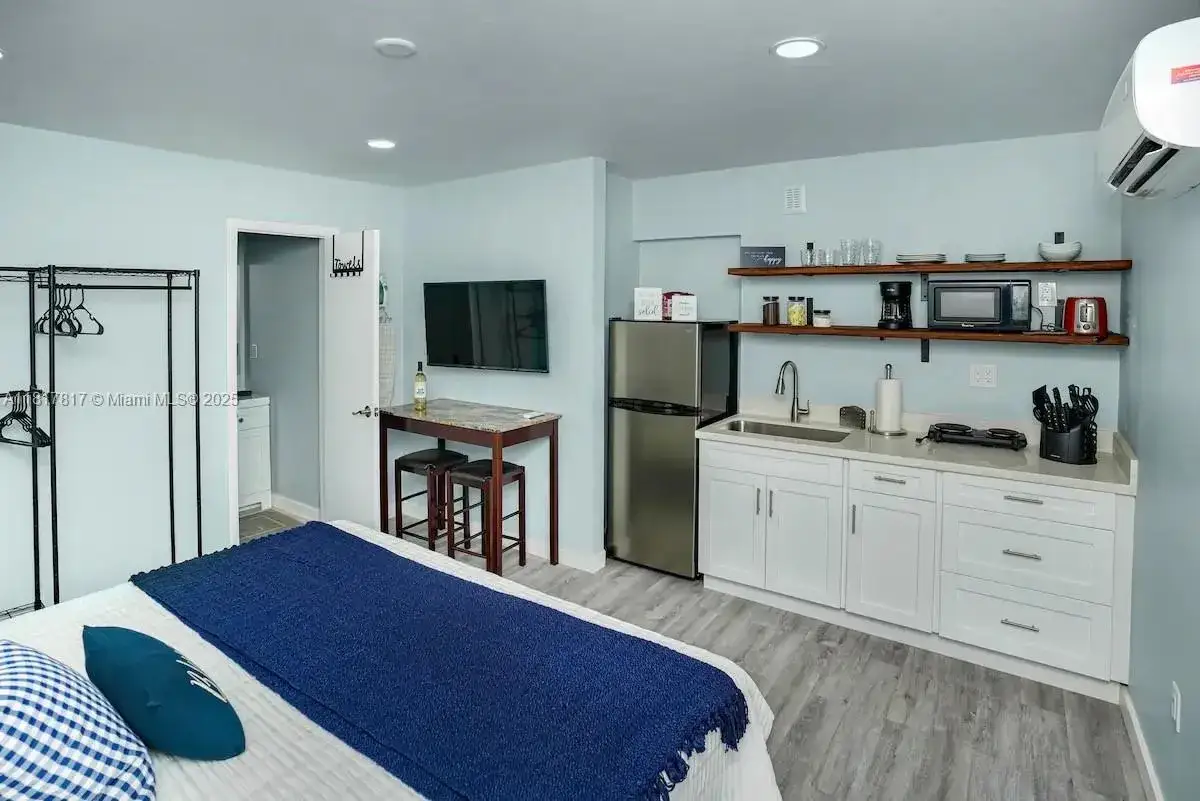 1 bedroom 1 bath Residential Lease for rent at 1647 NW 29th Ave # 4, Miami FL 33125